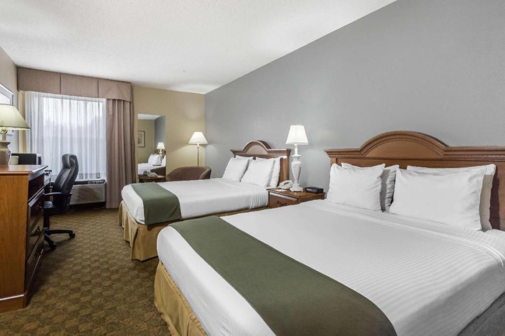 Days Inn By Wyndham Selma Exterior photo