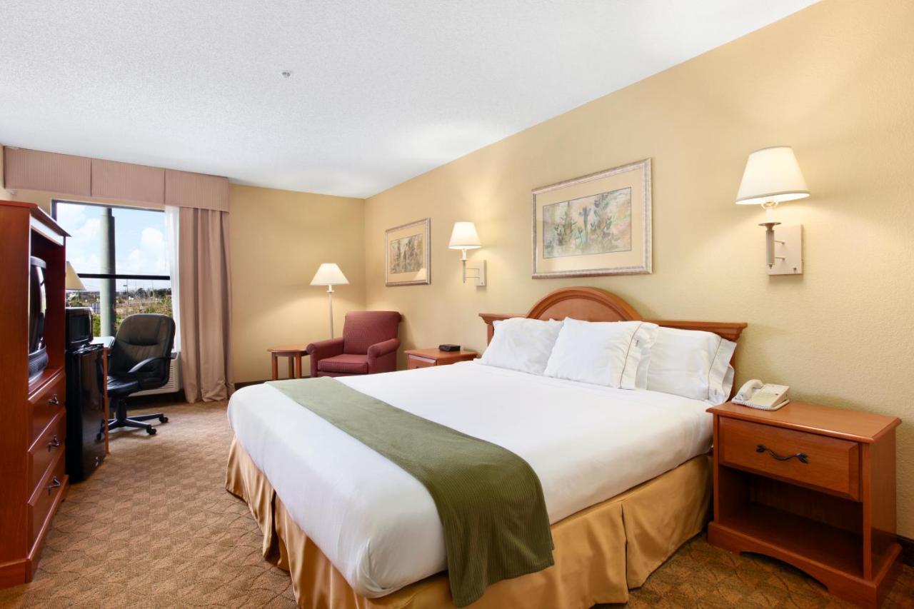 Days Inn By Wyndham Selma Room photo